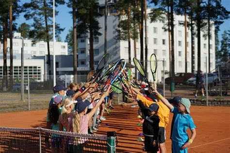 Live tennislähetyksiä ja tenniksen vedonlyöntikertoimia .
